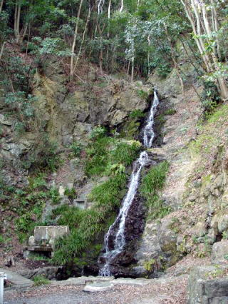 水無瀬の滝（右）